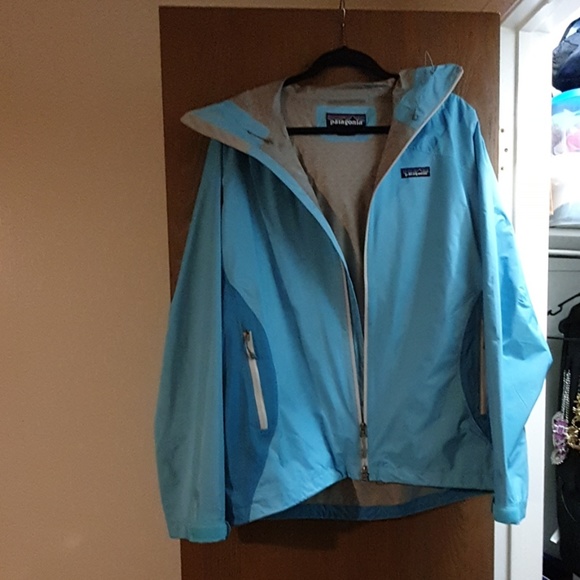 Patagonia Jackets & Blazers - Patagonia light blue rain jacket